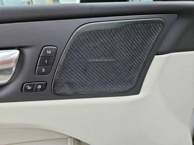 Certified 2023 Volvo XC60 B6 Ultimate w/ Protection Package Premier AWD/4WD image 19