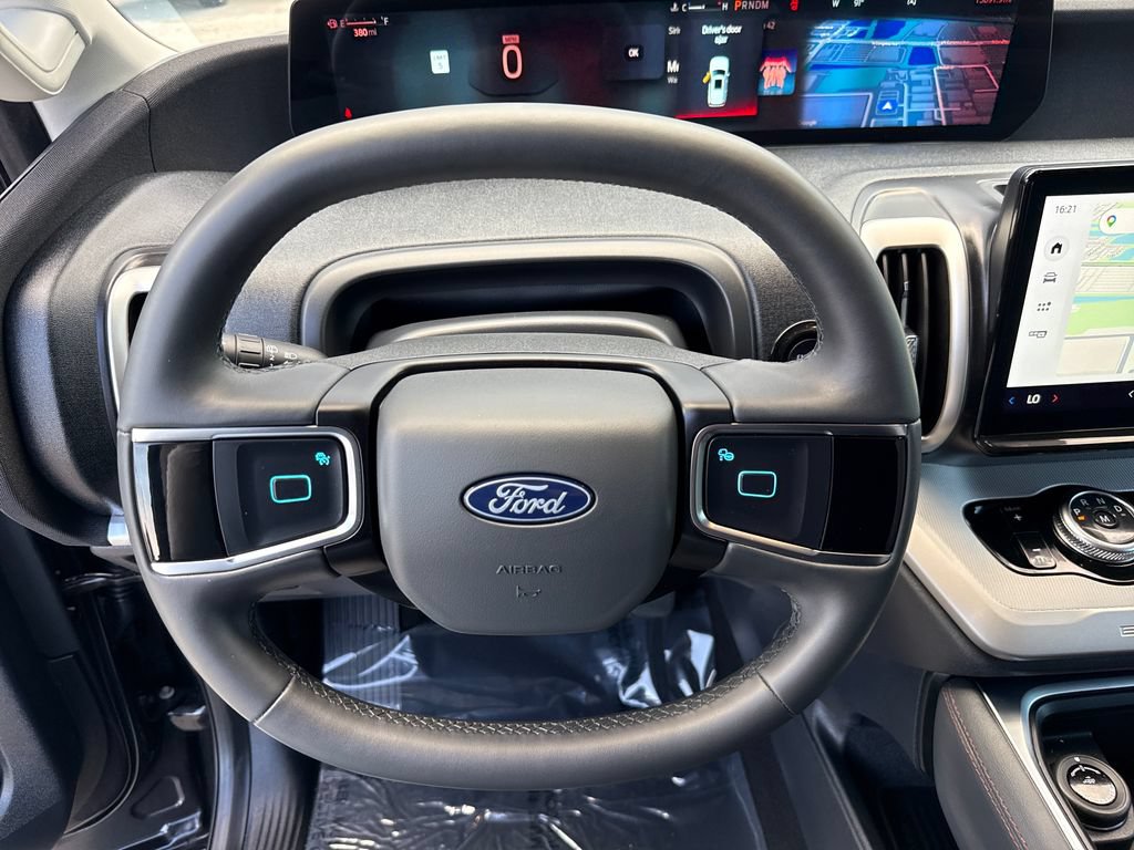 Used 2025 Ford Expedition Active RWD image 15