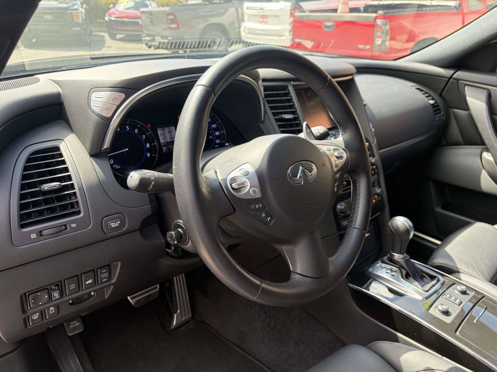 Used 2015 INFINITI QX70 AWD w/ Premium Package image 8