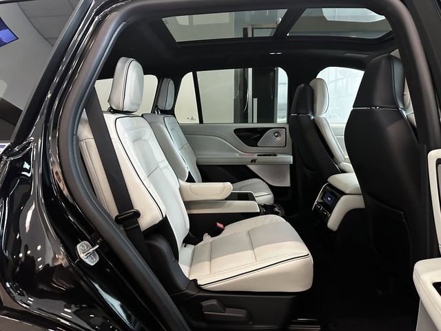 Certified 2025 Lincoln Aviator Black Label image 38