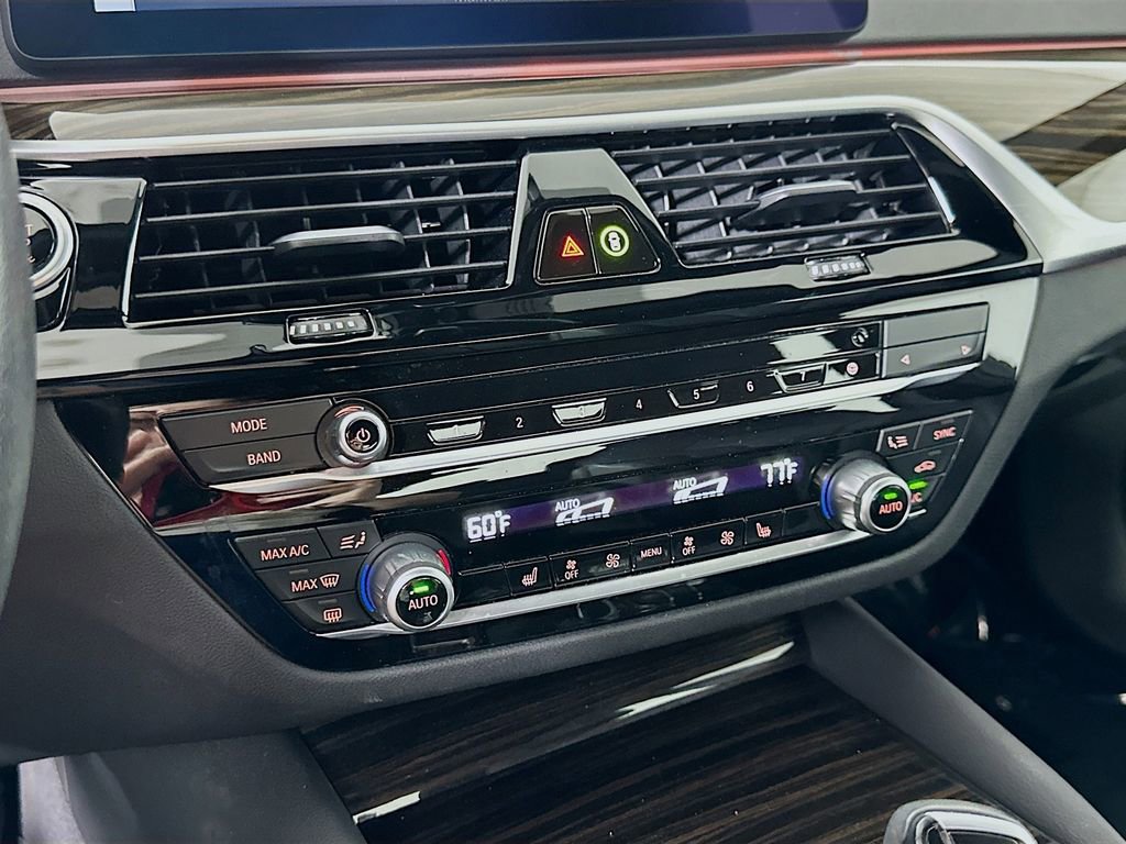 Used 2023 BMW 540i w/ Premium Package image 27