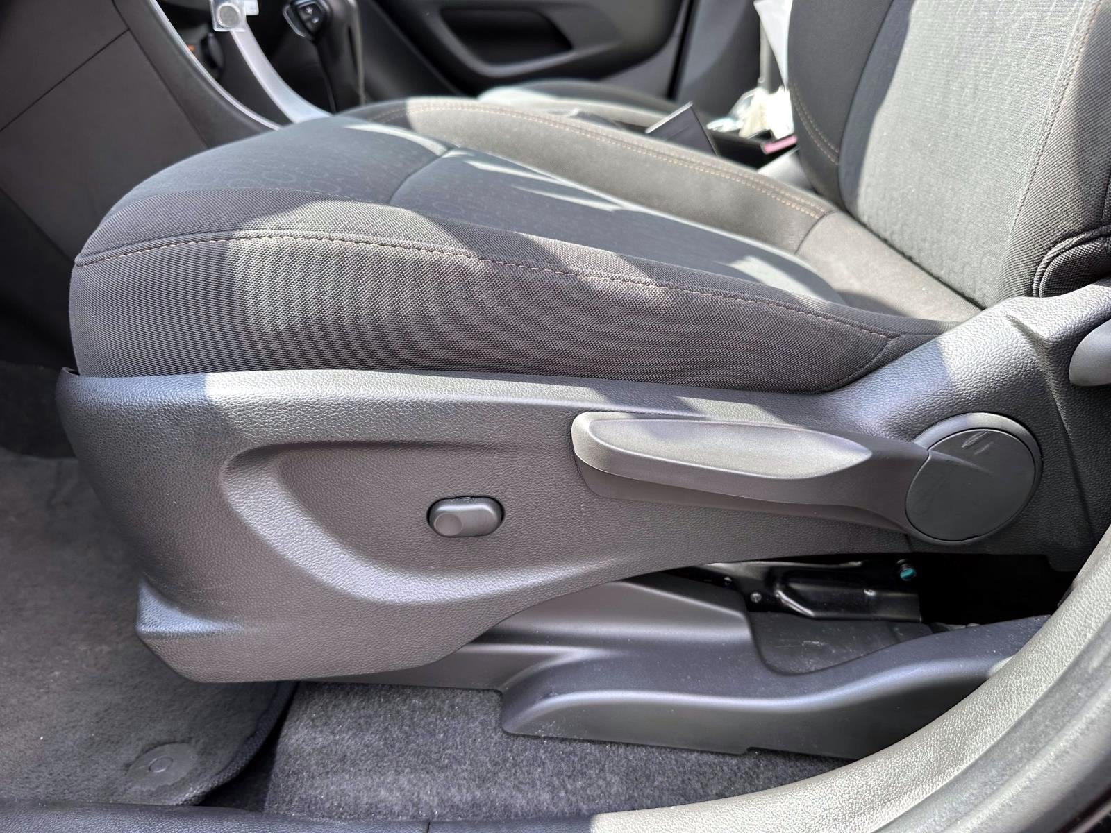 Used 2020 Chevrolet Trax LS w/ Tint and Cruise Package FWD image 10