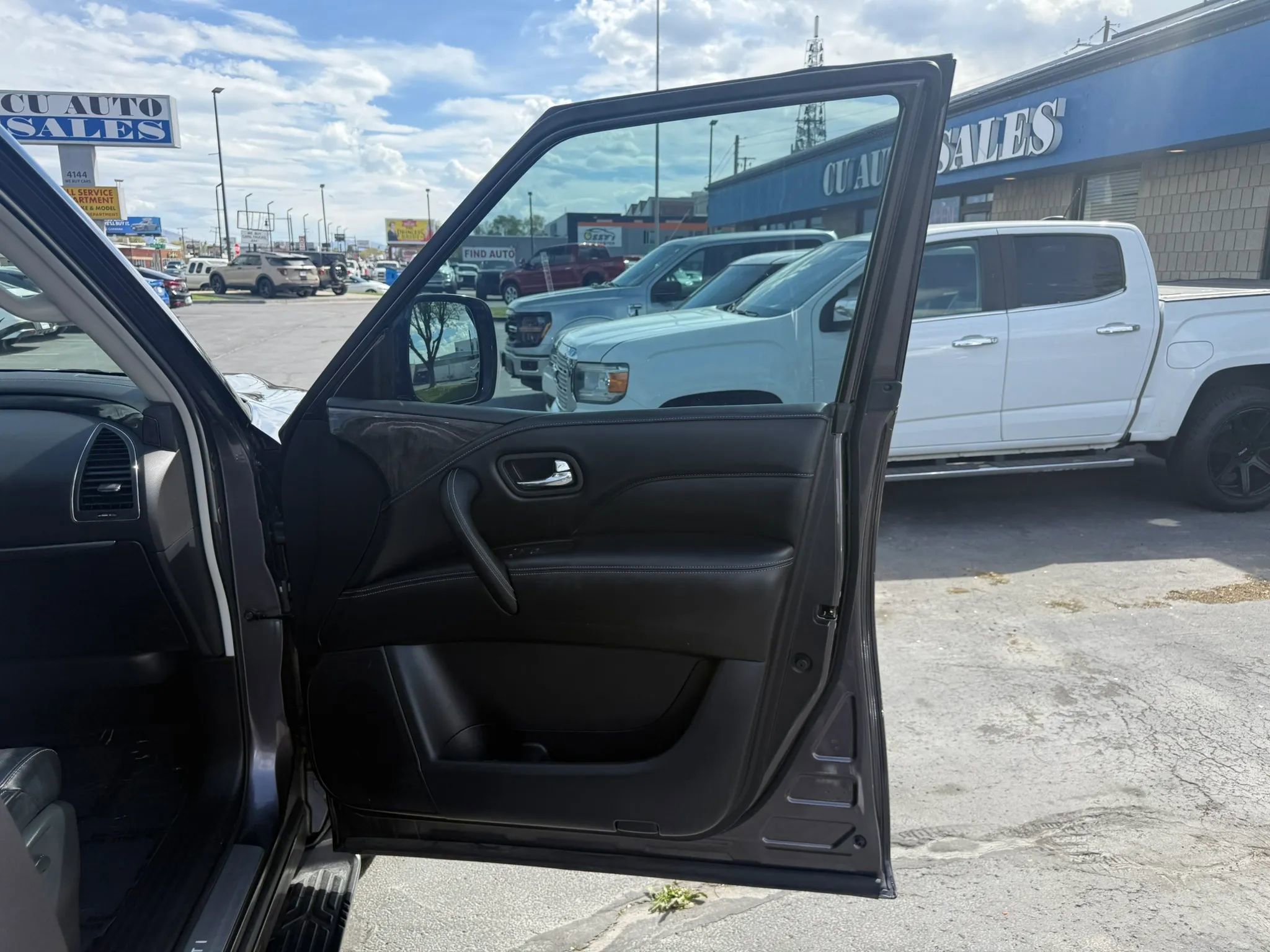 Used 2023 INFINITI QX80 Luxe w/ Cargo Package image 27