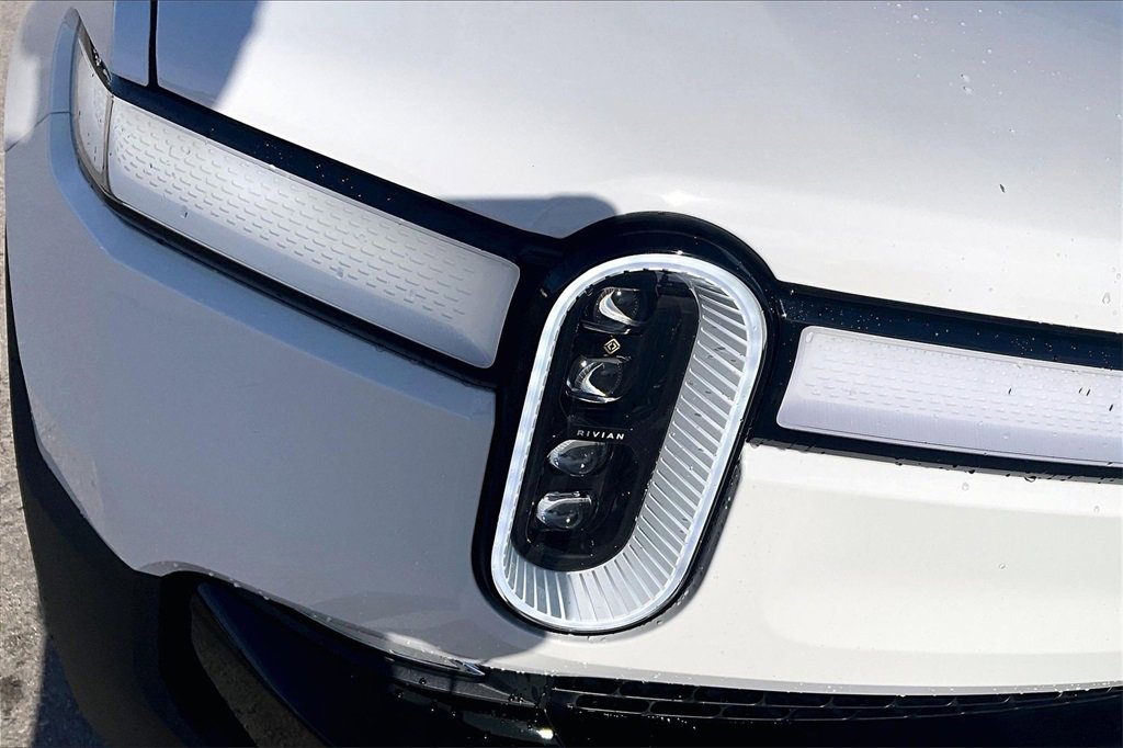 Used 2024 Rivian R1S Adventure image 31