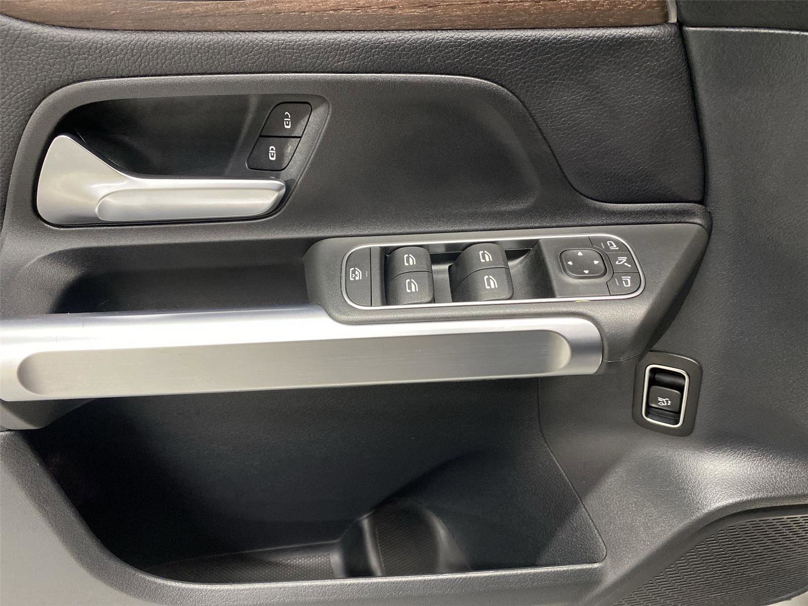 Used 2022 Mercedes-Benz GLB 250 4MATIC image 19