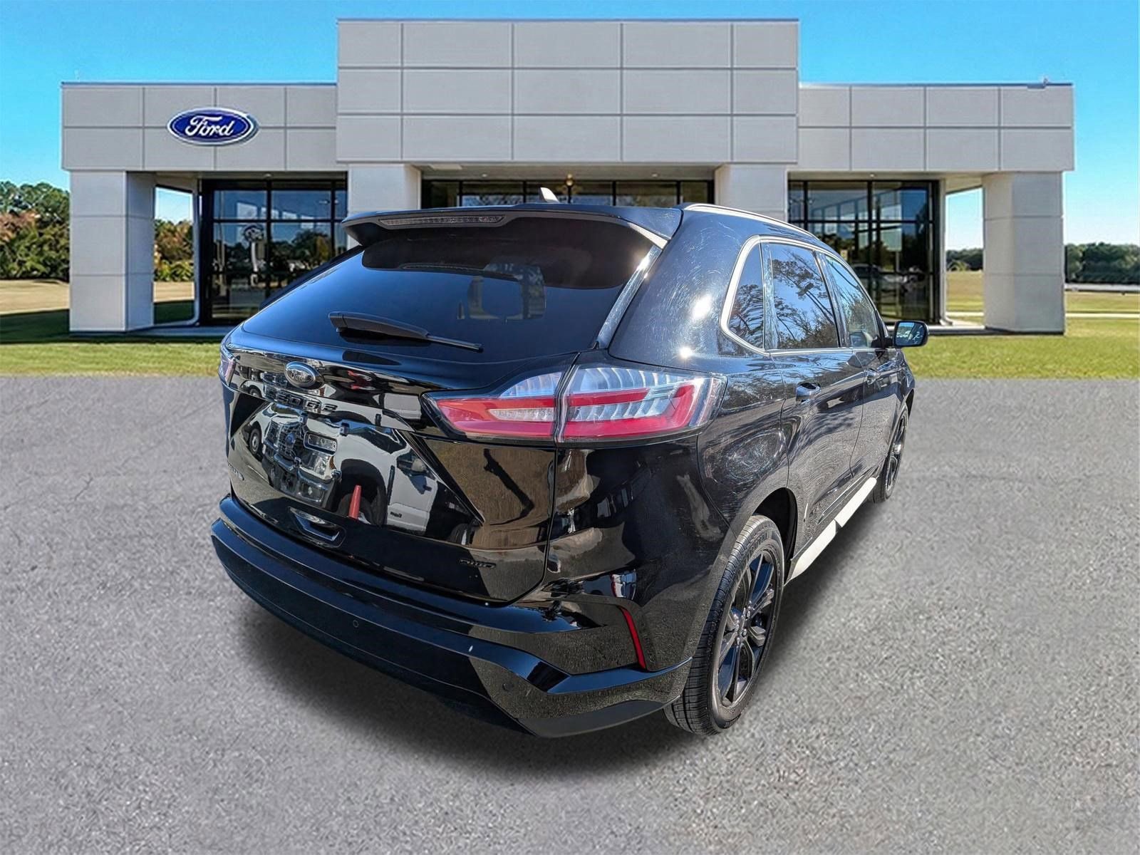 Certified 2022 Ford Edge SE w/ Black Appearance Package image 4