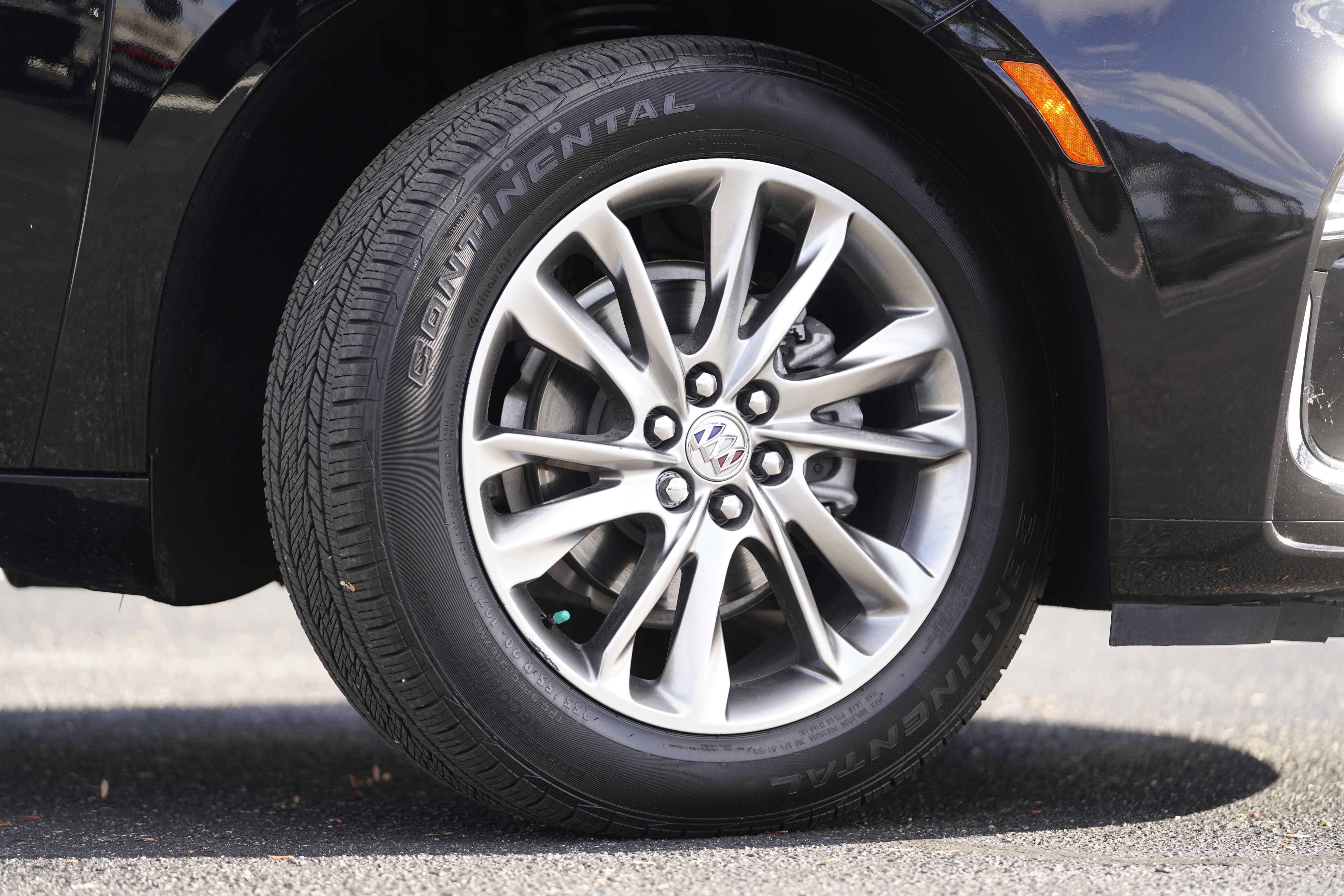 Used 2024 Buick Enclave Avenir w/ Avenir Technology Package image 38