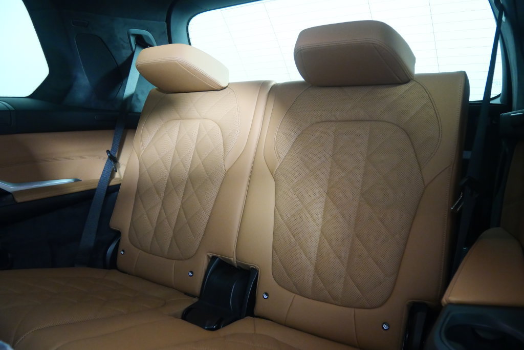 Used 2027 BMW X7 xDrive40i w/ Executive Package AWD/4WD image 16