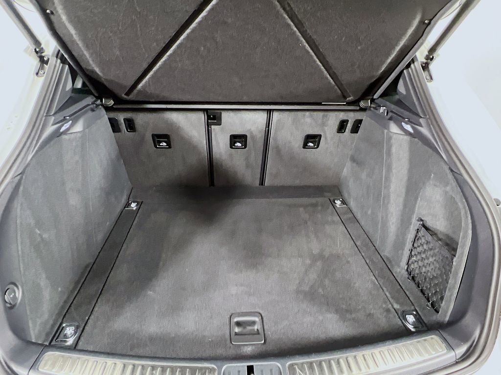 Certified 2025 Porsche Macan image 28