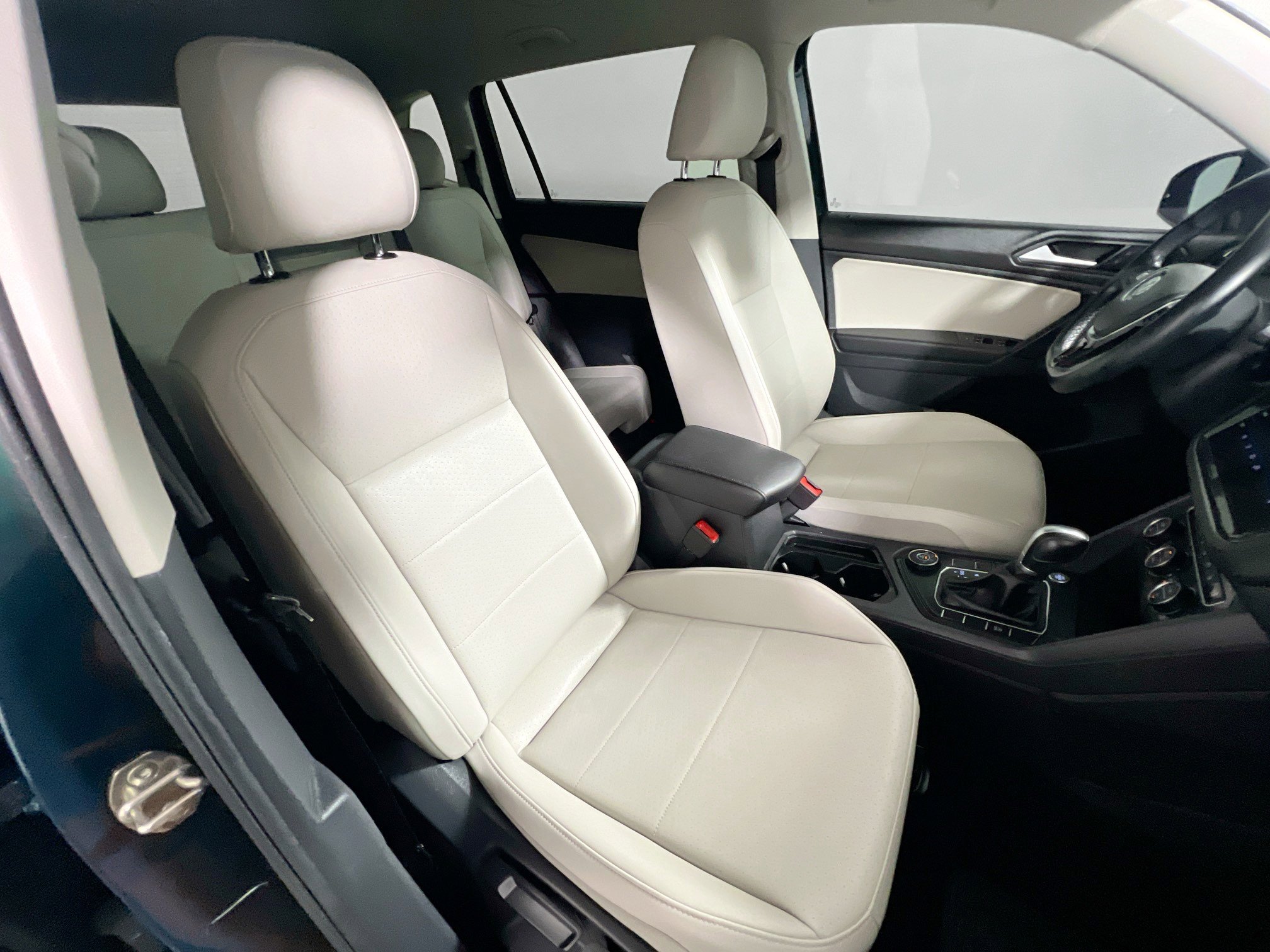 Used 2019 Volkswagen Tiguan SE AWD/4WD image 31