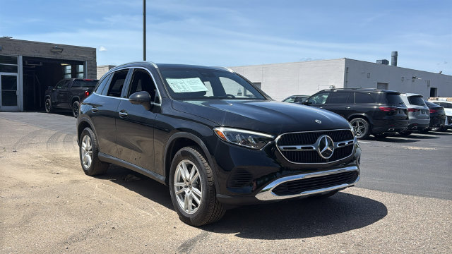 Certified 2025 Mercedes-Benz GLC 300 4MATIC image 2