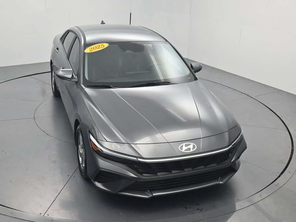 Used 2025 Hyundai Elantra SE FWD image 43