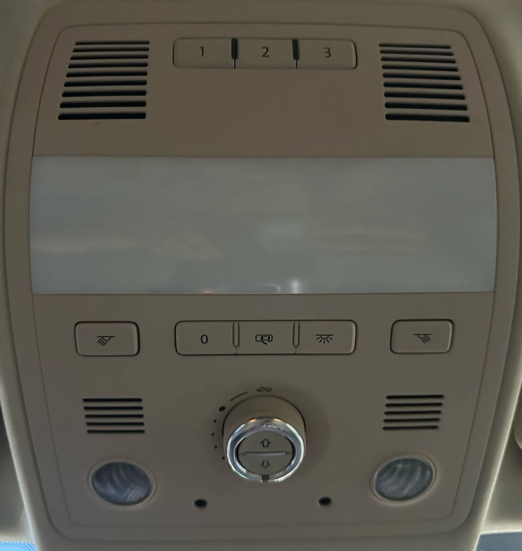 Used 2012 Volkswagen Touareg TDI image 23