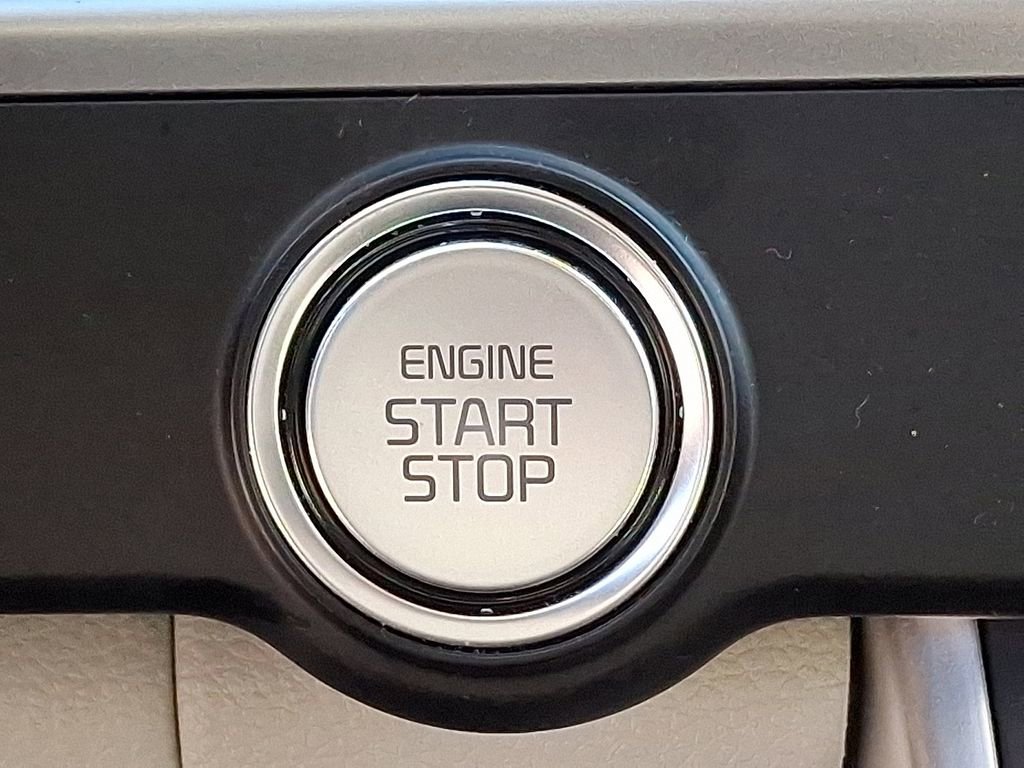 Used 2024 Kia Carnival LX image 23