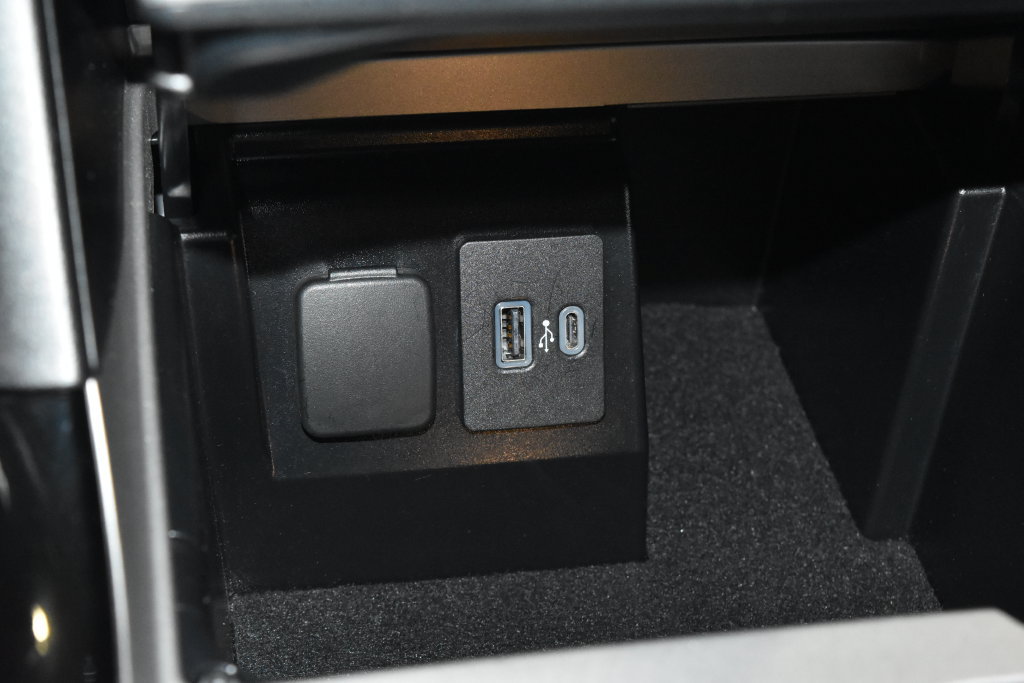Used 2023 Ford Explorer ST w/ Equipment Group 401A AWD/4WD image 16