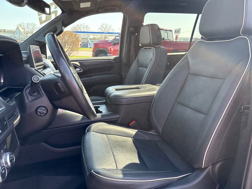 Used 2022 GMC Yukon XL SLT w/ SLT Premium Package image 18