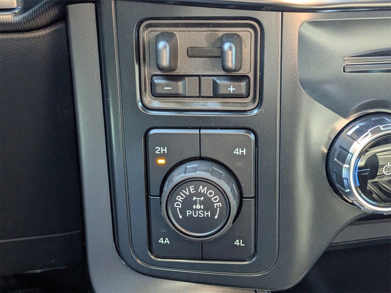 New 2026 Ford F150 Lariat w/ Equipment Group 502A High image 26