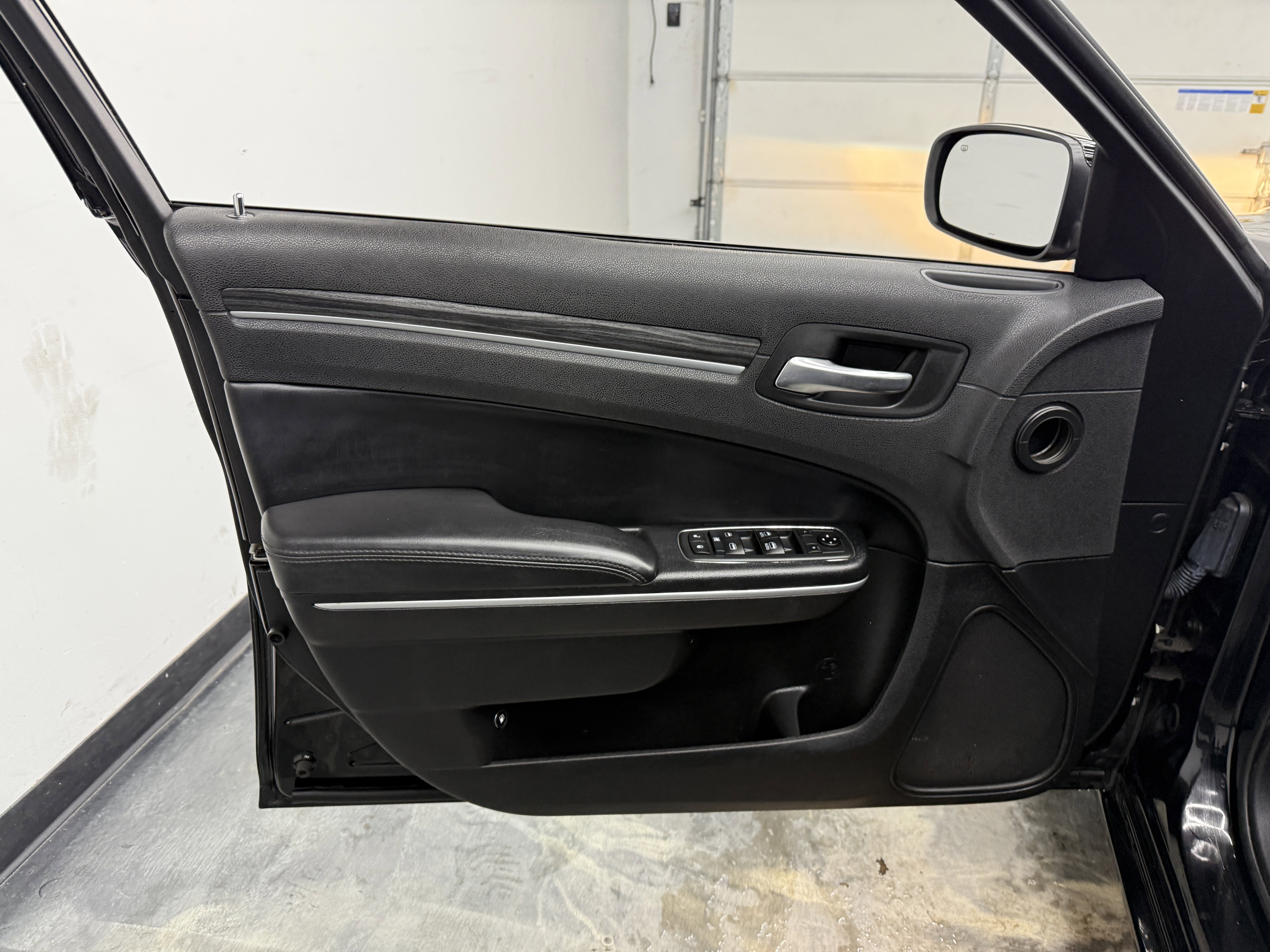 Used 2019 Chrysler 300 Touring L w/ Quick Order Package 22F image 10