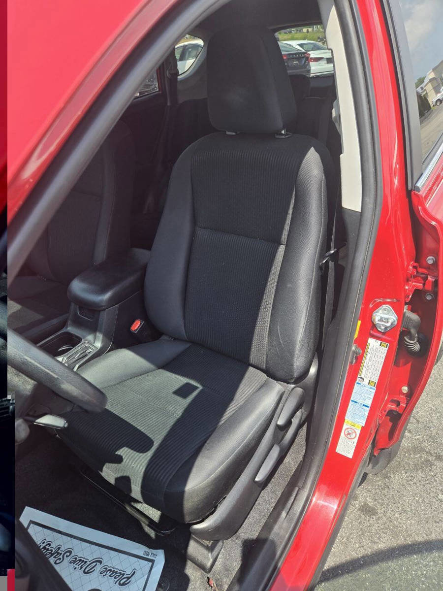 Used 2017 Toyota RAV4 LE image 6