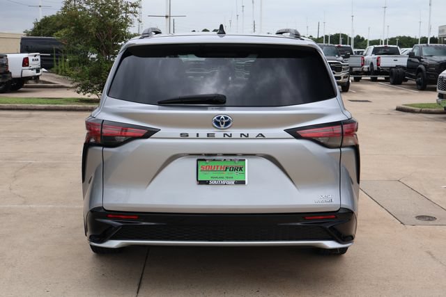 Used 2024 Toyota Sienna XSE FWD image 5