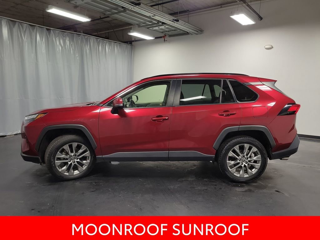 Used 2022 Toyota RAV4 XLE Premium image 5