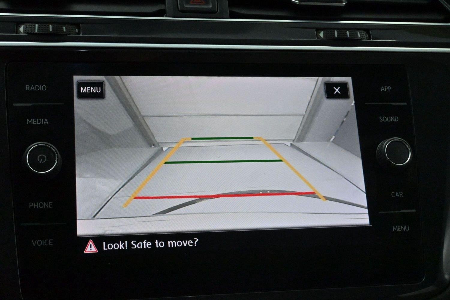 Used 2020 Volkswagen Tiguan SE w/ Panoramic Sunroof Package FWD image 26