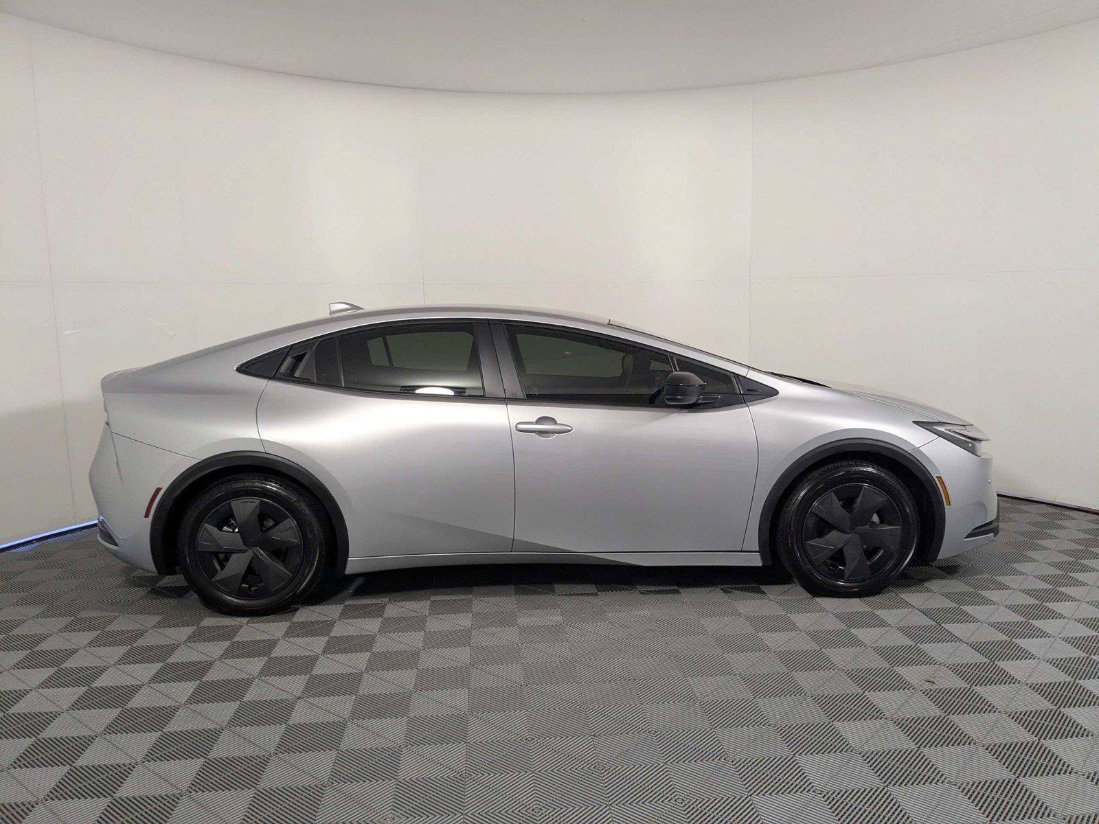 Certified 2025 Toyota Prius LE FWD image 4