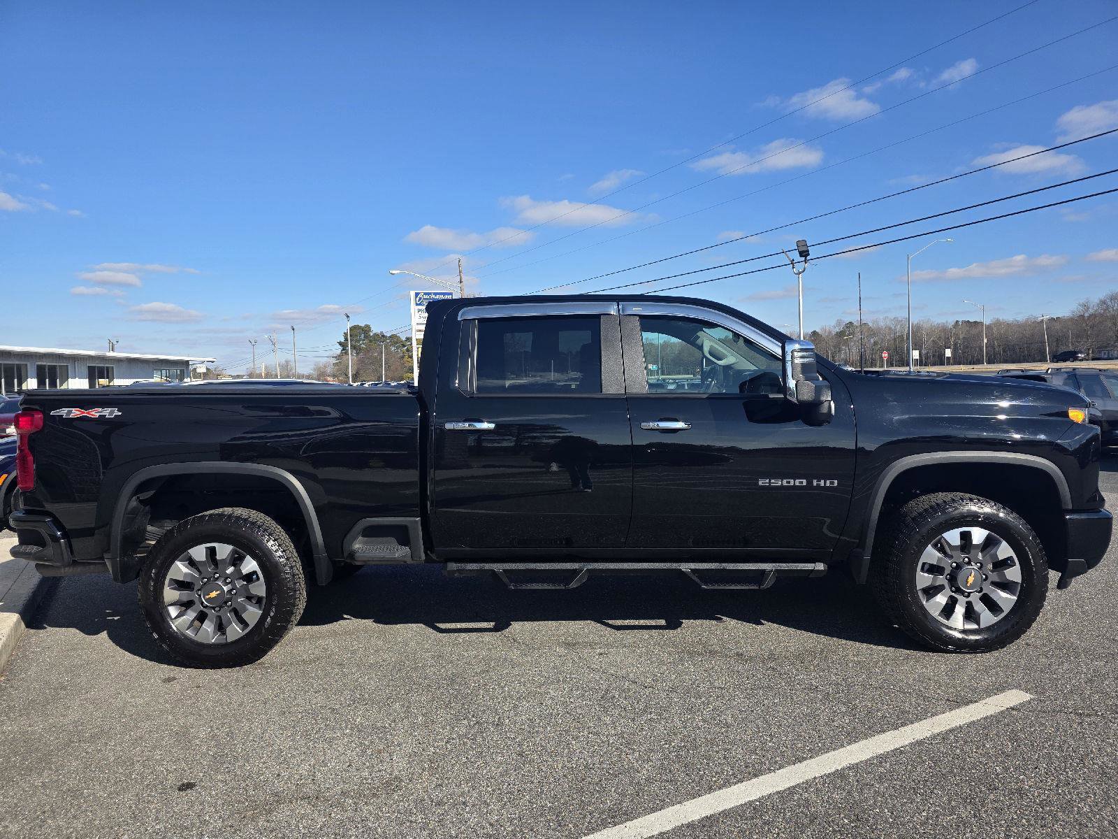 Used 2024 Chevrolet Silverado 2500 Custom image 4