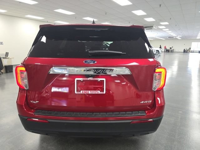 Used 2024 Ford Explorer XLT AWD/4WD image 4