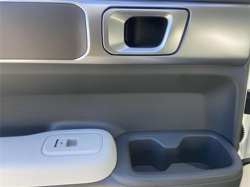 Certified 2025 Hyundai Santa Fe SE image 12