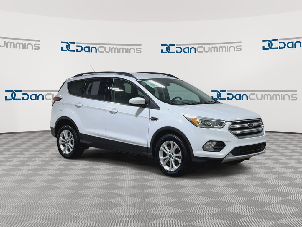 Used 2017 Ford Escape SE w/ Equipment Group 201A AWD/4WD image 2