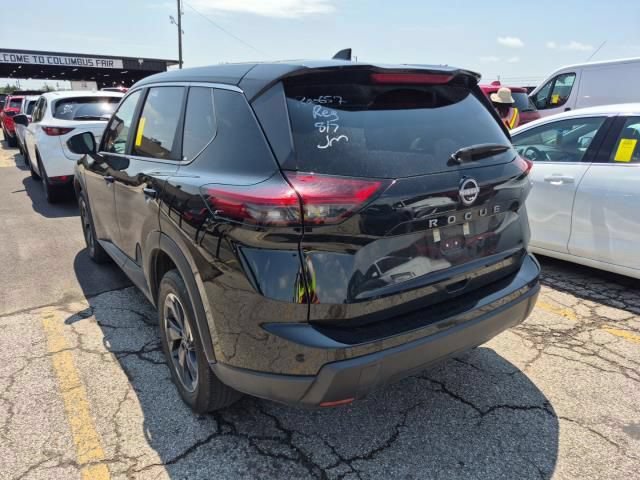 Used 2025 Nissan Rogue SV FWD image 9