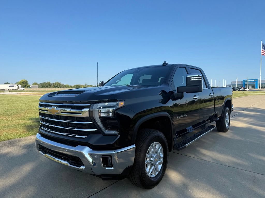 Used 2026 Chevrolet Silverado 2500 LTZ w/ LTZ Premium Package AWD/4WD image 11