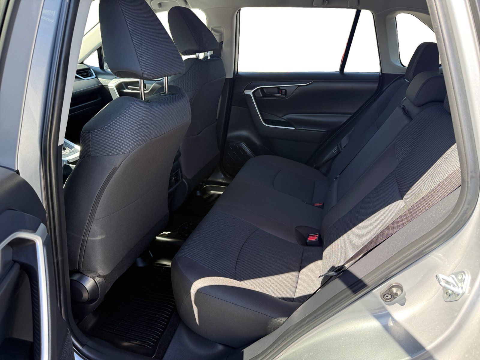 Used 2025 Toyota RAV4 LE AWD/4WD image 16