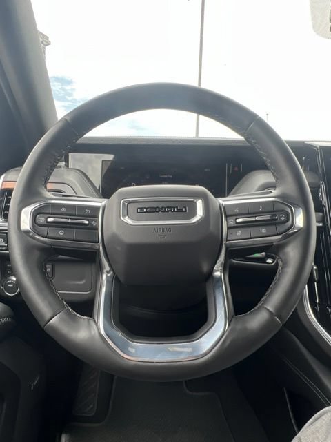 Used 2025 GMC Yukon XL Denali AWD/4WD image 10