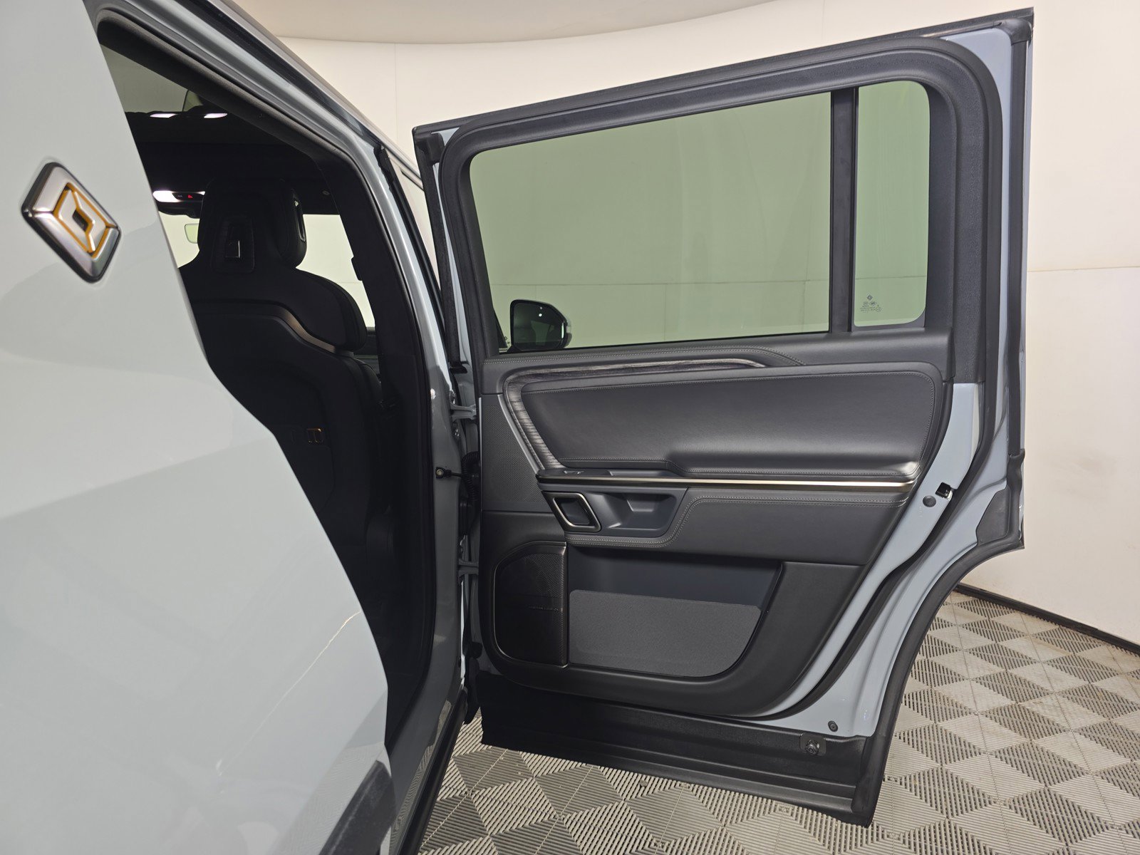 Used 2022 Rivian R1S Launch Edition image 19