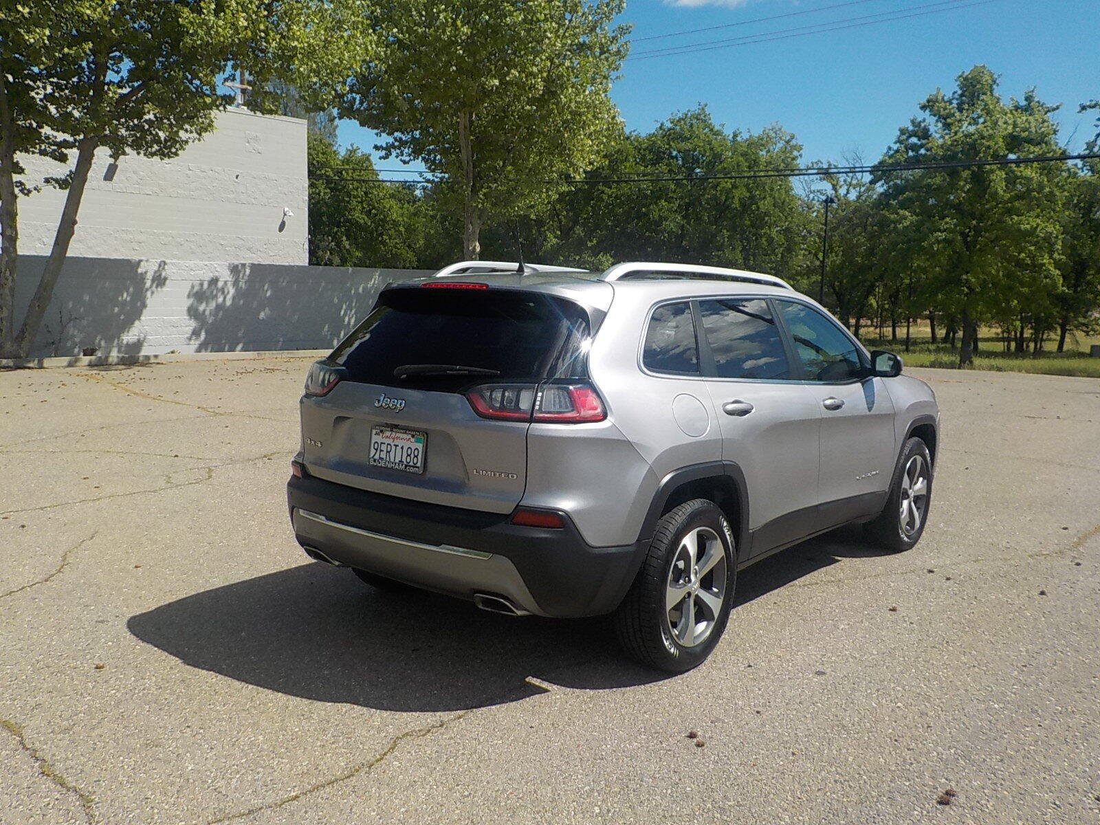 Used 2020 Jeep Cherokee Limited AWD/4WD image 4