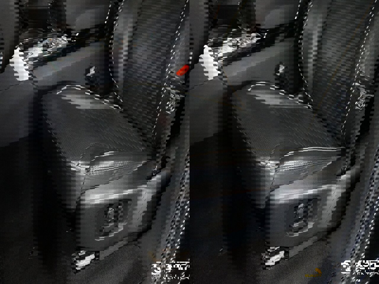 Used 2017 Land Rover Discovery HSE image 17