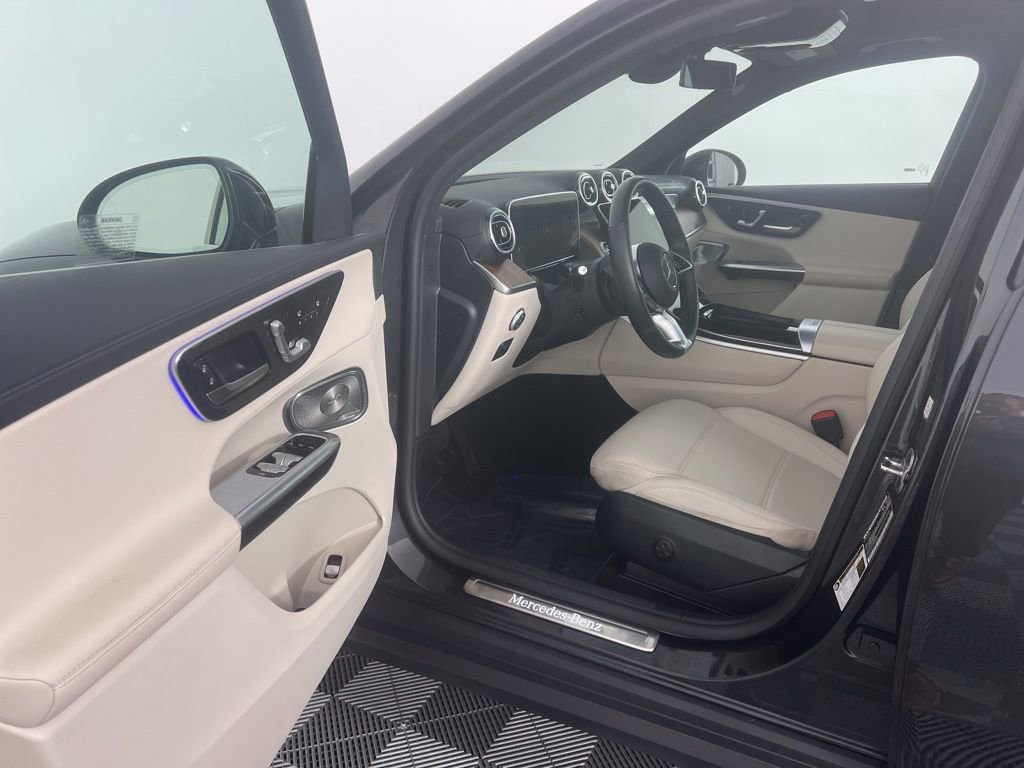 Used 2024 Mercedes-Benz GLC 300 4MATIC image 25