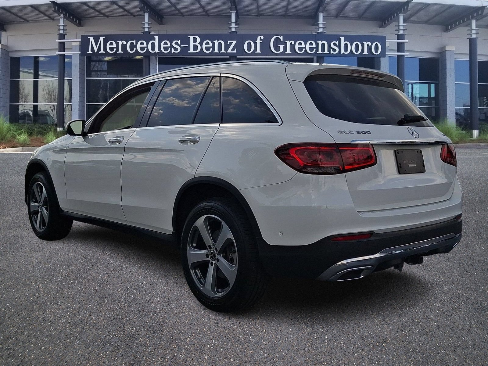 Used 2022 Mercedes-Benz GLC 300 4MATIC image 4
