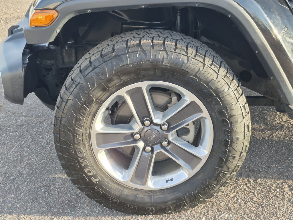 Used 2018 Jeep Wrangler Unlimited Sahara AWD/4WD image 18