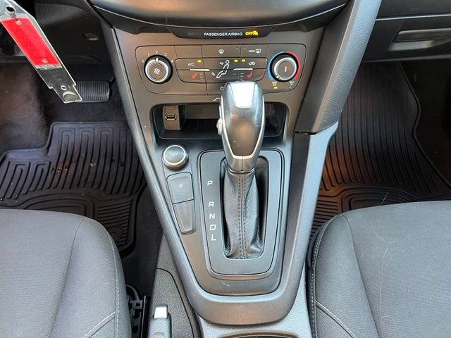 Used 2016 Ford Focus SE w/ SE Cold Weather Package FWD image 27