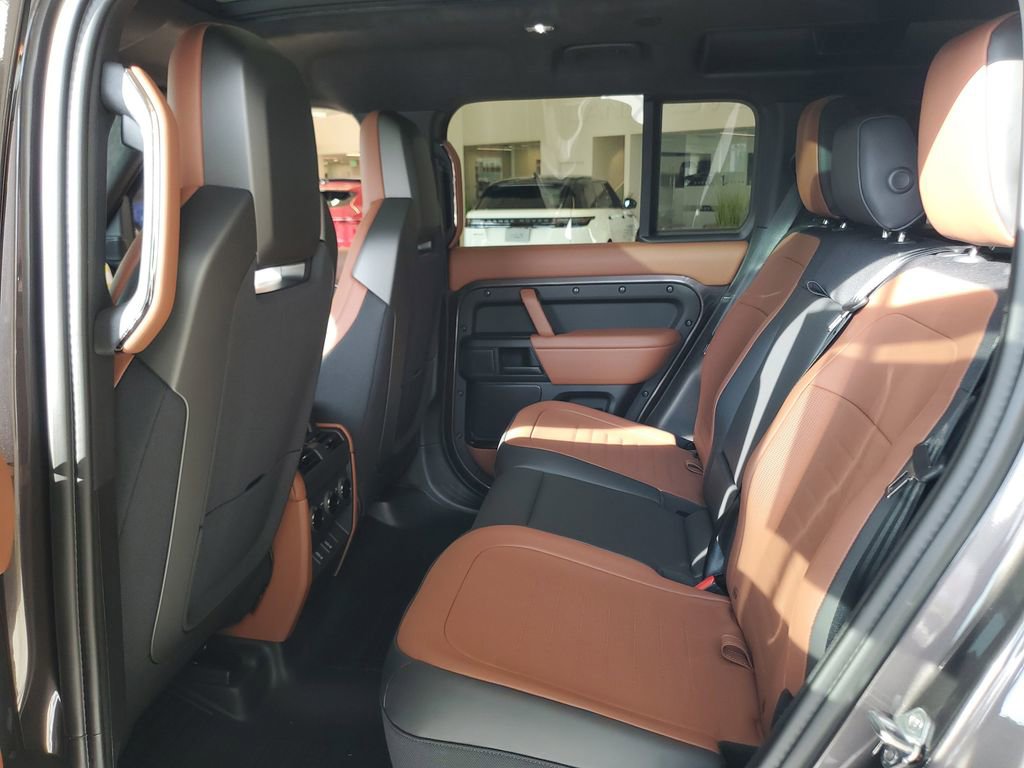 New 2026 Land Rover Defender 110 AWD/4WD image 24