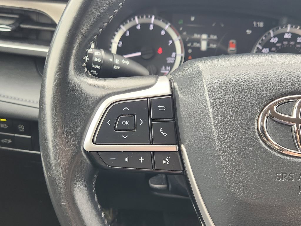 Used 2023 Toyota Highlander XLE AWD/4WD image 16