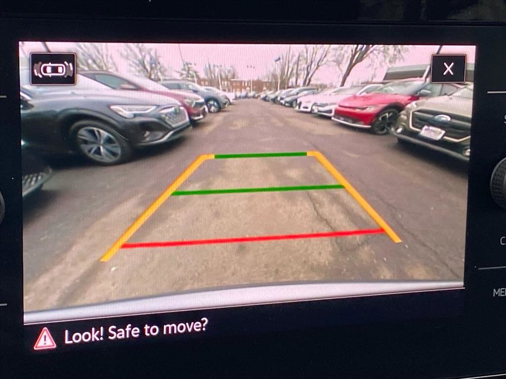 Used 2025 Volkswagen Taos SE image 17