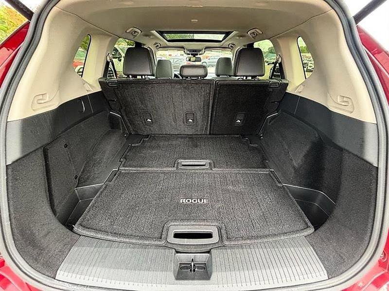Used 2025 Nissan Rogue SL w/ Tech Package image 46