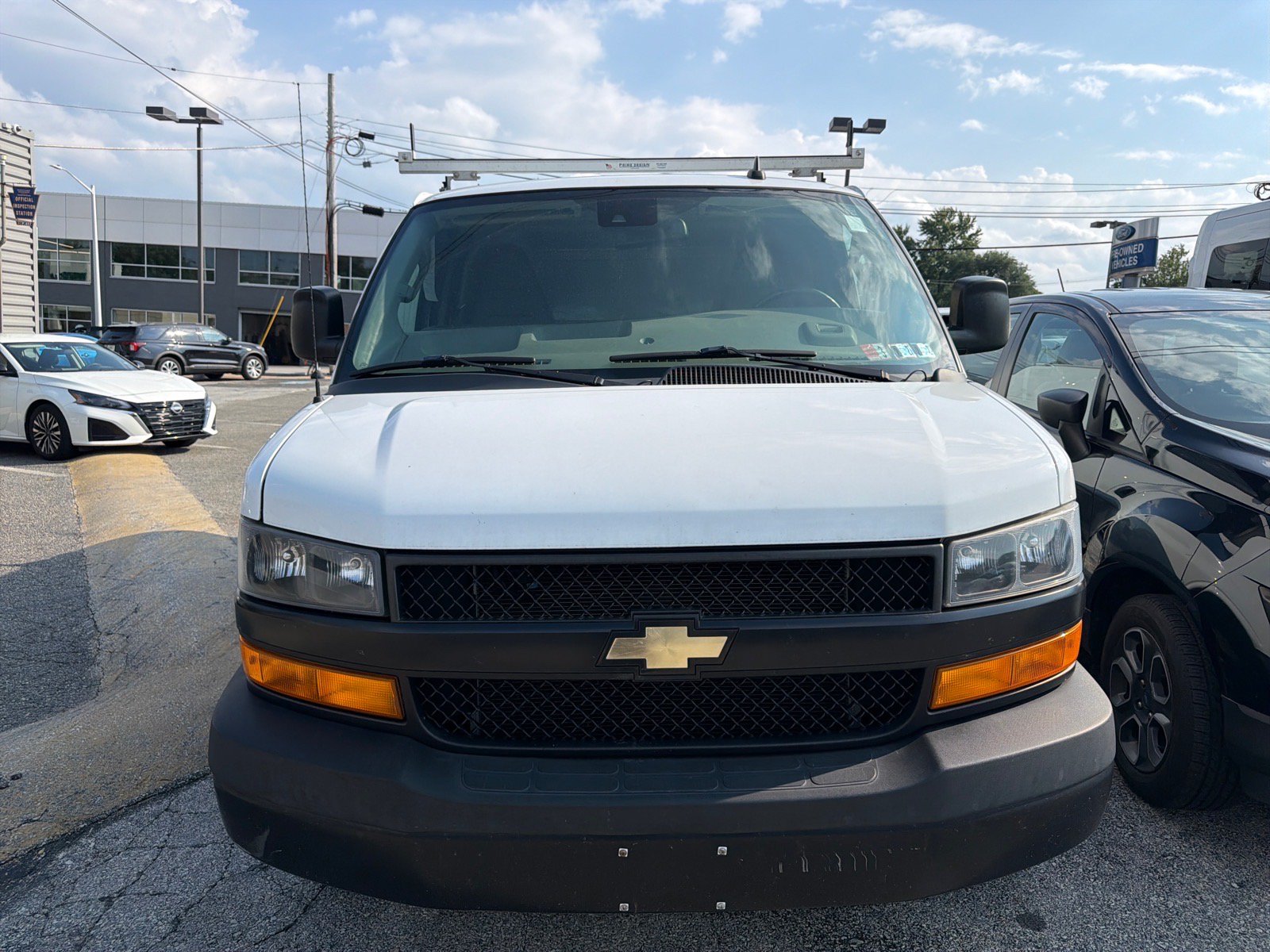 Used 2021 Chevrolet Express 2500 w/ Driver Convenience Package RWD image 2