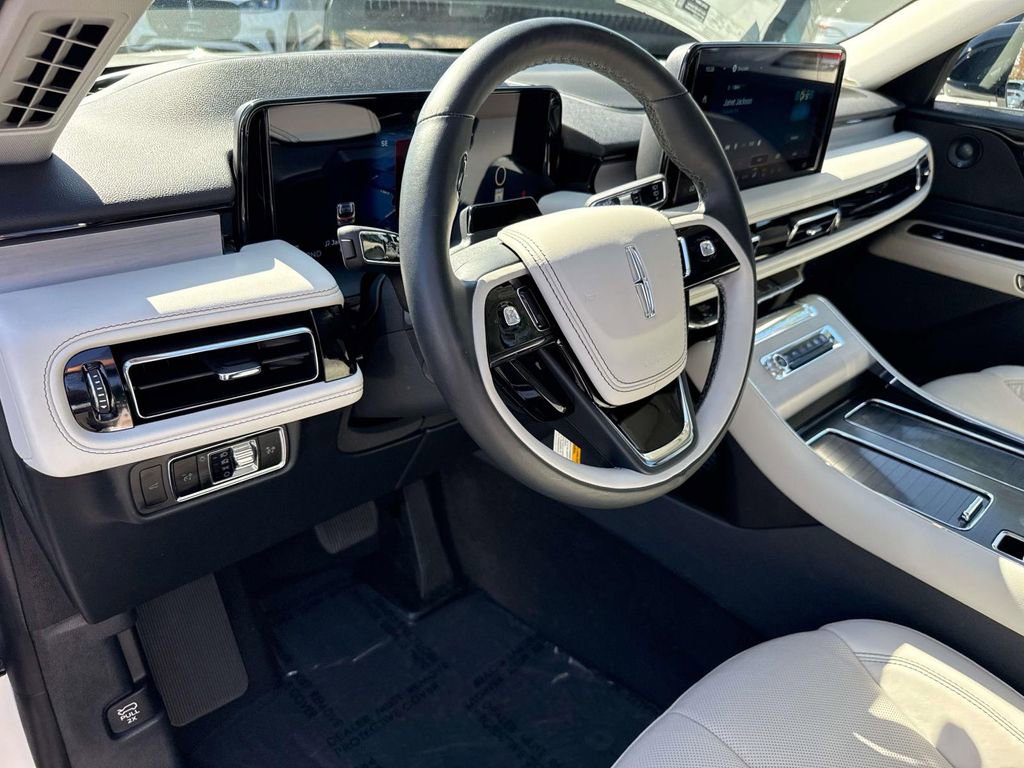 Used 2025 Lincoln Aviator Reserve image 26