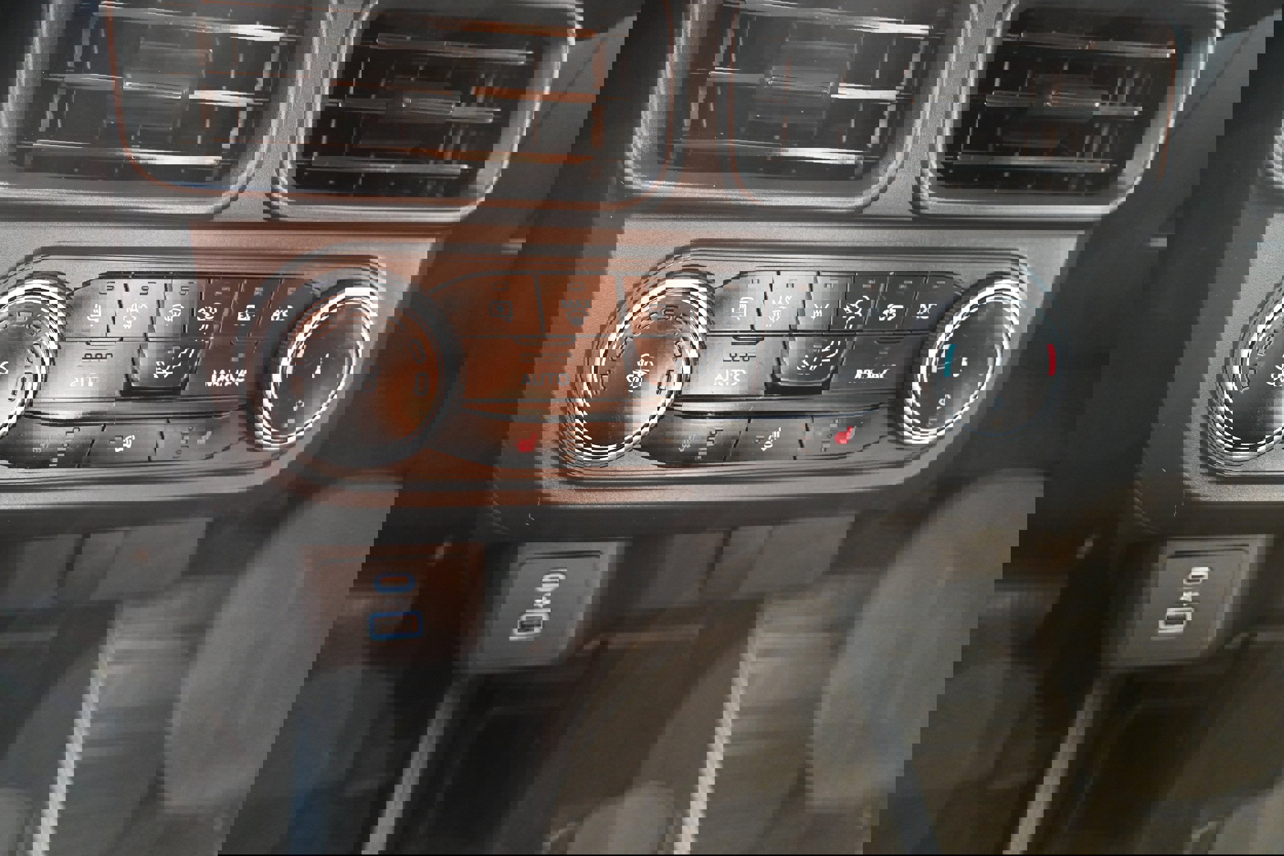 Used 2024 Ford Maverick XLT w/ XLT Luxury Package image 9