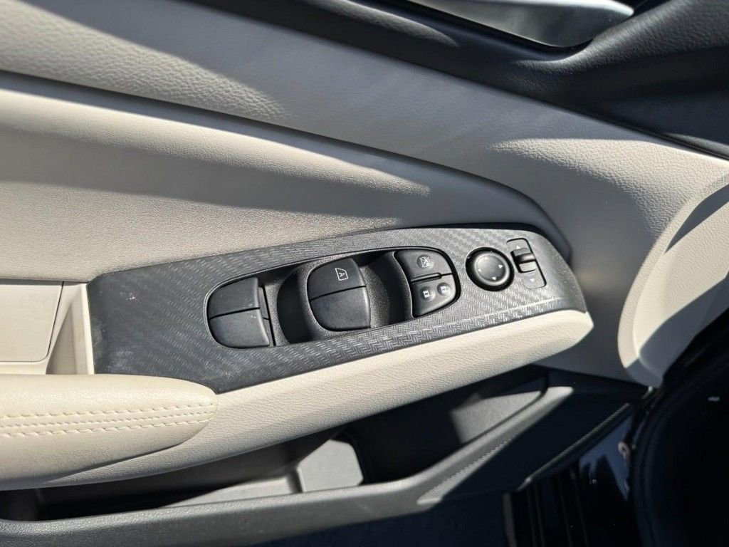 Used 2024 Nissan Altima 2.5 SV FWD image 15